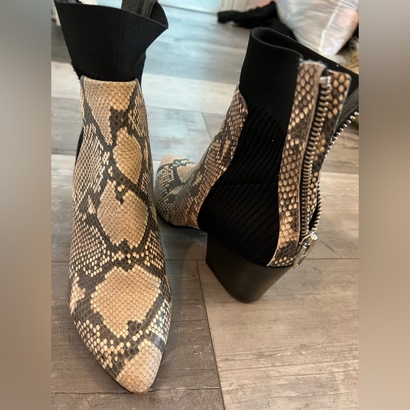 Dolce vita snakeskin booties - Picture 3 of 4